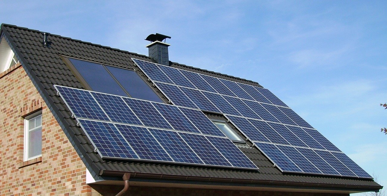 4,6kWp Photovoltaik Hausanlage Solarmodule - Wechselrichter - Gestell - Kabel/Stecker
