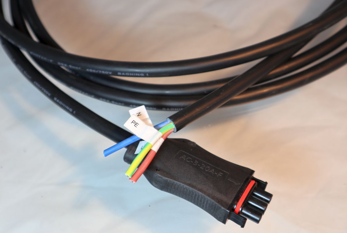  AC Anschlusskabel APSystems YC600. 1m Länge. Standalone AC Verlängerung Mikrowechselrichter. 3x2.5mm²